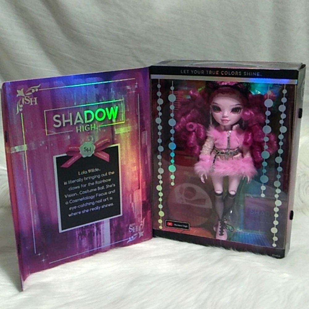 SALE! NWT Shadow High Lola Cosmetology Focus Costume High Speacial Edition Doll